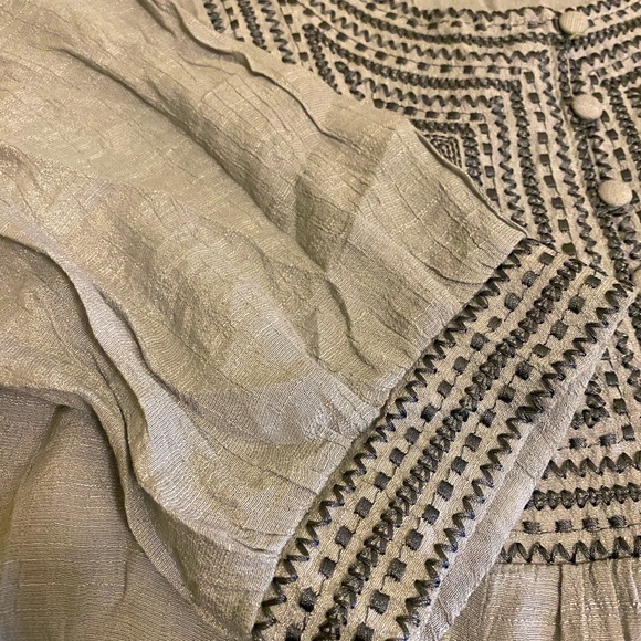 Women's Blouse - Picture 2 of 4